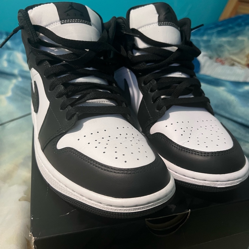 Air Jordan 1 mid se Men's off noir Black and White midTop Sneakers